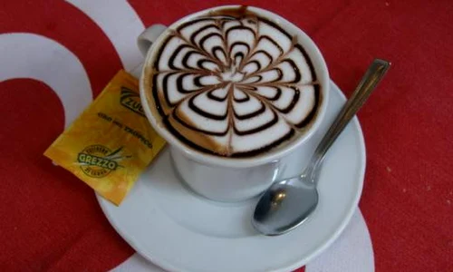 Cafeaua, dulceaţa şi narghileaua jpeg