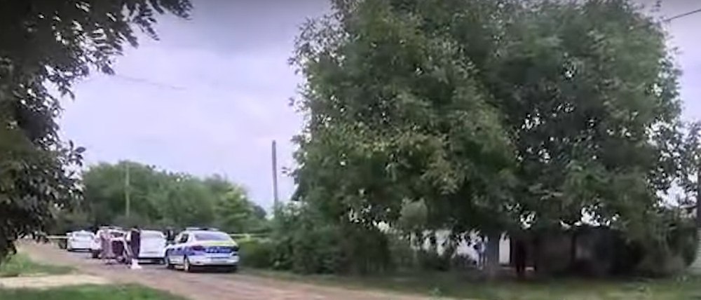 Ipotezele polițiștilor în cazul celor doi soți găsiți înjunghiaţi în curtea casei. Vecină: „Zicea că e o mafie care îi urmărește”