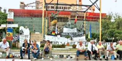 Revoluţionarii ameninţă că se vor întoarce împotriva Guvernului Ponta dacă nu-şi recapătă indemnizaţiile