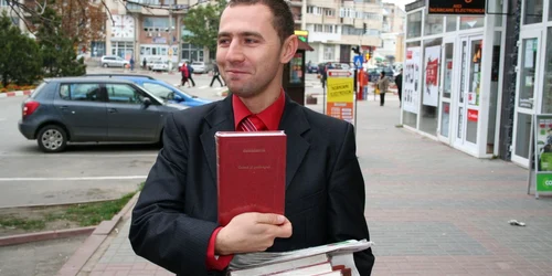 Marius Bulgariu a cumpărat toate cărţile Adevărul 