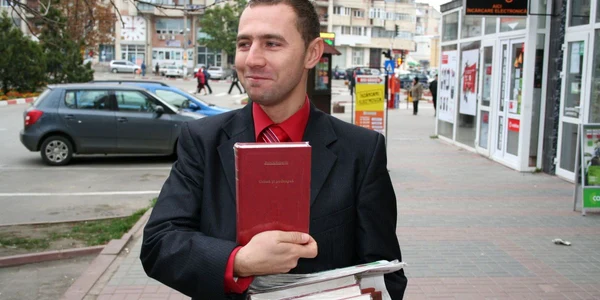 Marius Bulgariu a cumpărat toate cărţile Adevărul 