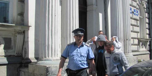 Cei patru reţinuţi ieri au fost arestaţi preventiv pentru 29 de zile