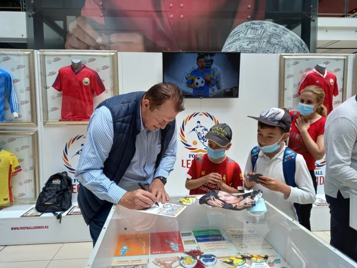 Helmut Duckadam dă autografe la Constanţa FOTO MI