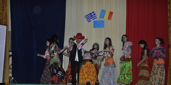 Dansatorii de la Școala ”Nikos Kazantzakis” au susținut un moment artistic