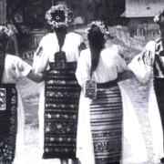 femei la tara FOTO Costumul popular românesc Maria Bâtcă jpg
