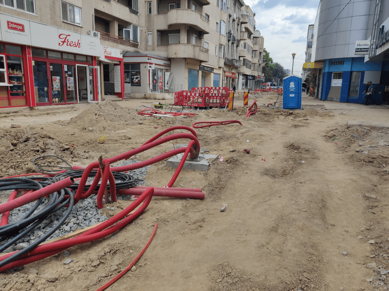 Bătaie de joc pe bani publici. Refacerea unei străzi din Constanța, întârziată trei ani. „Nu lucrează nimeni, nu știu de ce!”