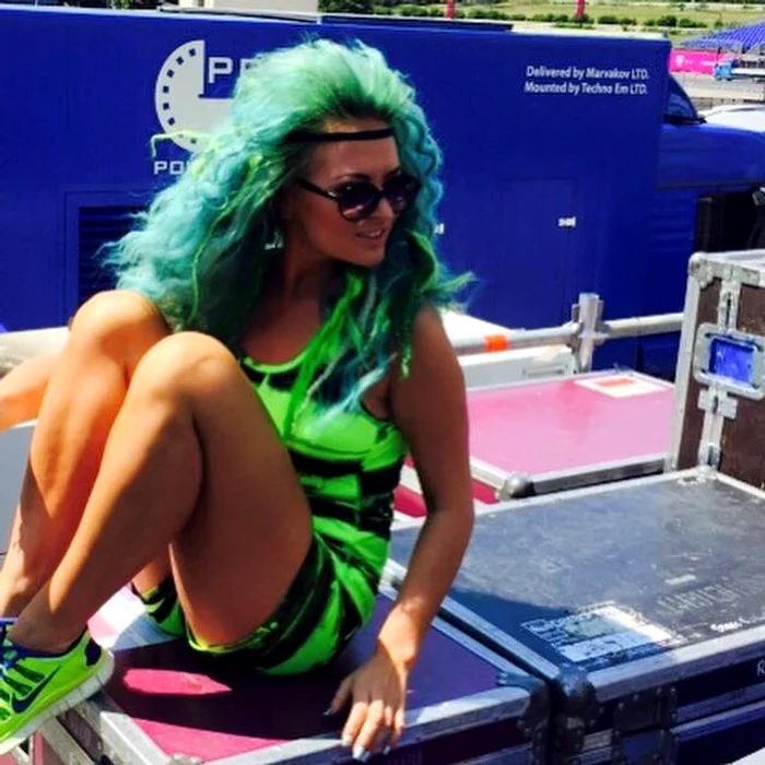 De ce cântă Delia în Deschiderea concertului lui Robbie Williams? Fiind extrem de fericită, artista a publicat poze cu ea din culisele marelui eveniment