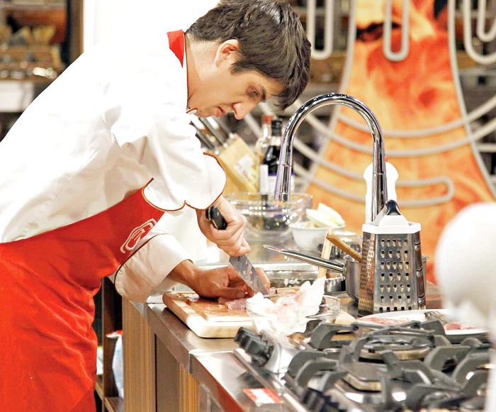 
    Petru Buiuca  a primit trofeul  «MasterChef» înainte  ca show-ul să  înceapă la Pro tv  