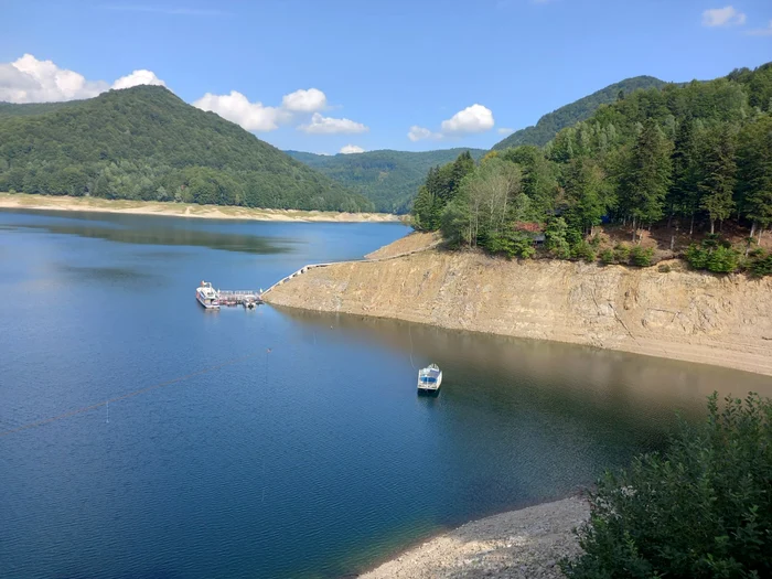 Lacul Vidraru pe jumătate golit
