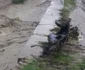 Zeci de gospodării au fost inundate joi în argeş