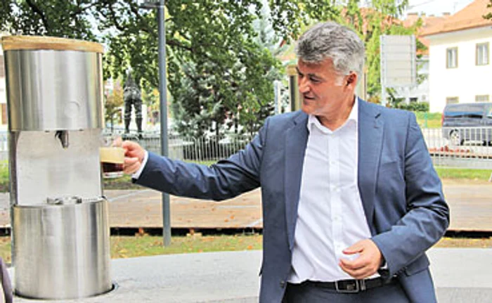 În pahar curg doar 100 ml de bere