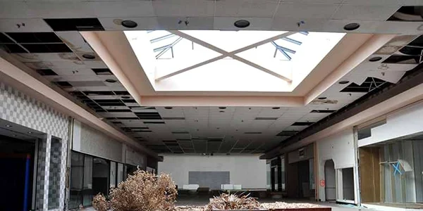 mall abandonat