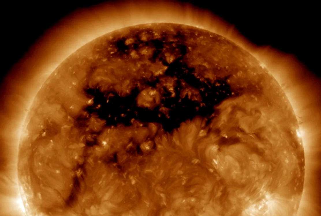 
    O gaură pe Soare, văzută prin raze ultraviolete într-o fotografie realizată de NASAfoto: NASA  