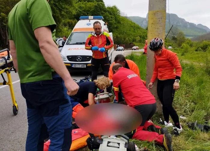 Tânărul motociclist a fost resuscitat mai bine de o oră FOTO Salvamont Alba