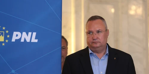 Nicolae Ciucă vorbește presei la finalul ședinței Biroului Politic Naţional al PNL, la sala grupului PNL din Camera Deputaţilor, în Palatul Parlamentului din București. FOTO Inquam Photos / George Călin