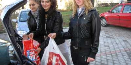 Elevii au efectuat în această dimineaţă primul transport de legume 