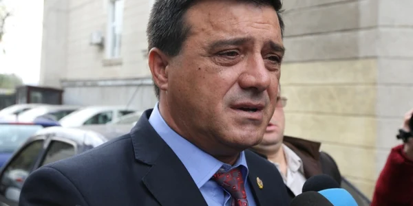 Senatorul PSD Niculae Badalau la sediul Directiei Nationale Anticoruptie foto Marian Iliescu