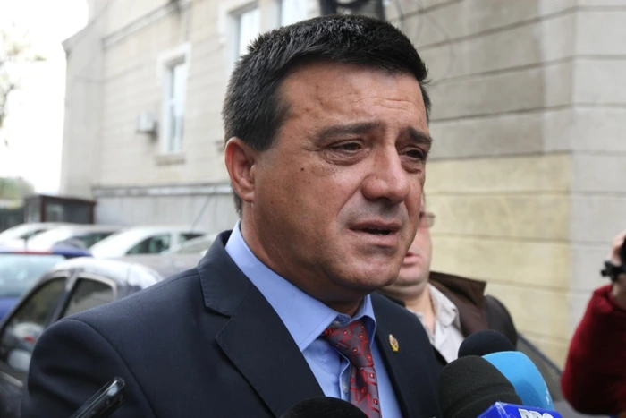 Senatorul PSD Niculae Badalau la sediul Directiei Nationale Anticoruptie foto Marian Iliescu