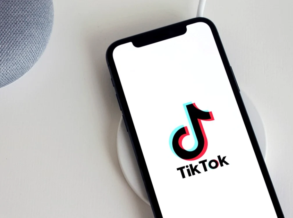 TikTok va afișa locația utilizatorilor