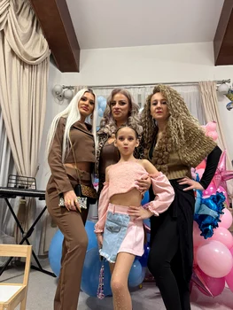 Sânziana Buruiană a dat petrecere în pijamale pentru fiica ei, Izabela Foto: arhiva personală