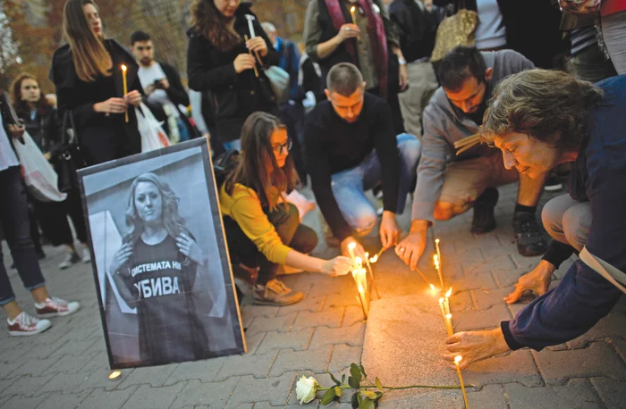 Mii de oameni şi-au luat rămas bun de la ziaristă