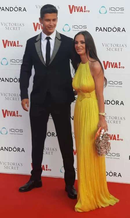 Juniorul lui Adrian Năstase și-a scos frumoasa soție la o petrecere mondenă