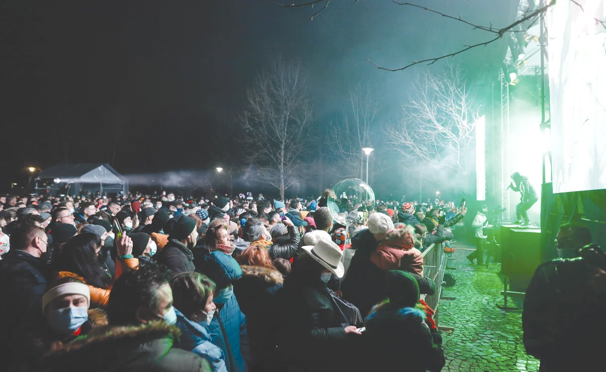 Bucureşti. Miile de oameni prezenţi în Parcul IOR  au fost încântaţi de concertul trupei Carla’s