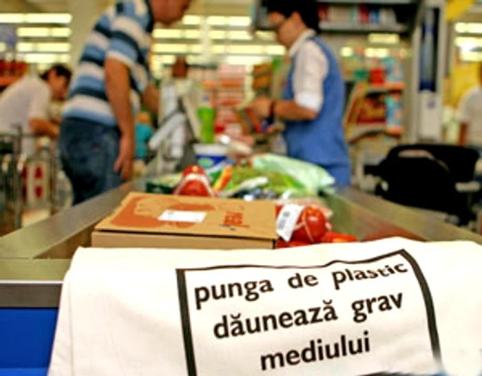 Ecologiștii avertizează: pungile de plastic dăunează grav mediului