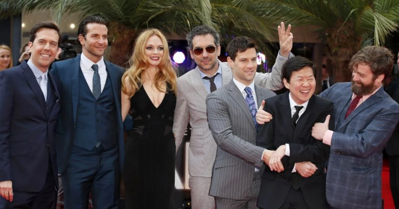 Ed Helms, Bradley Cooper, Heather Graham, regizorul Todd Phillips, Justin Bartha, Ken Jeong şi Zach Galifianakis la premiera europeană a comediei "Marea mahmureală 3", Londra, 22 mai 2013. FOTO AFP