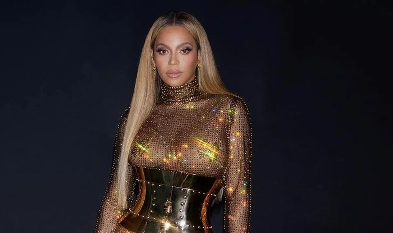 Designerul român care o îmbracă pe Beyonce