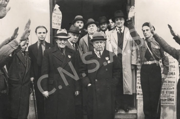 Octavian Goga și activiști PNC salută cu salutul fascist, 1937 sursa foto CNSAS