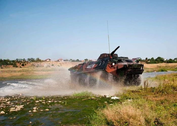 Blindate amfibii pentru Armata Română FOTO: MApN