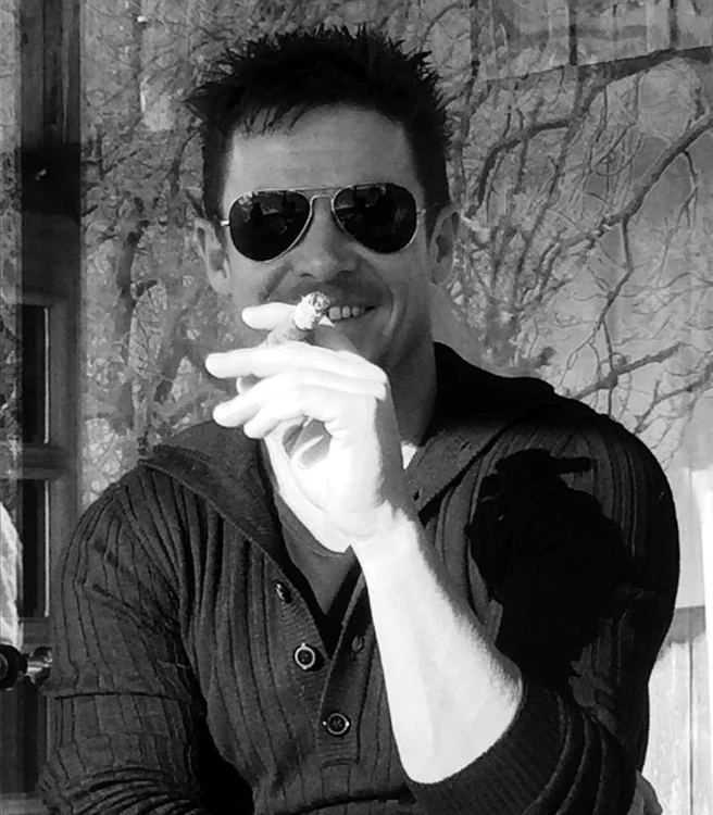 Felix Baumgartner s-a răsfăţat cu o ţigară de foi