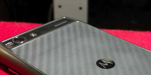 razr kevlar foto droidforums.net