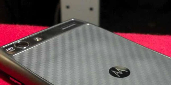 razr kevlar foto droidforums.net