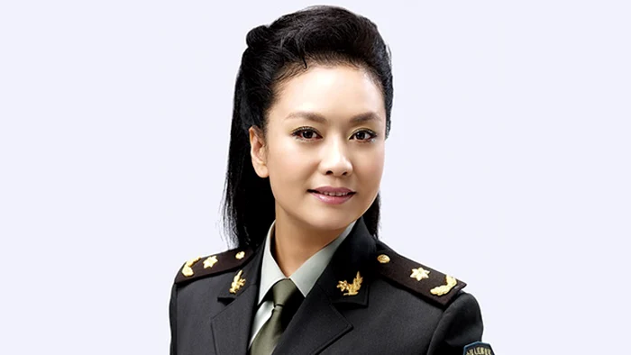 Peng Lyiuan, prima doamnă a Chinei, în uniformă militară FOTO miniharm.com