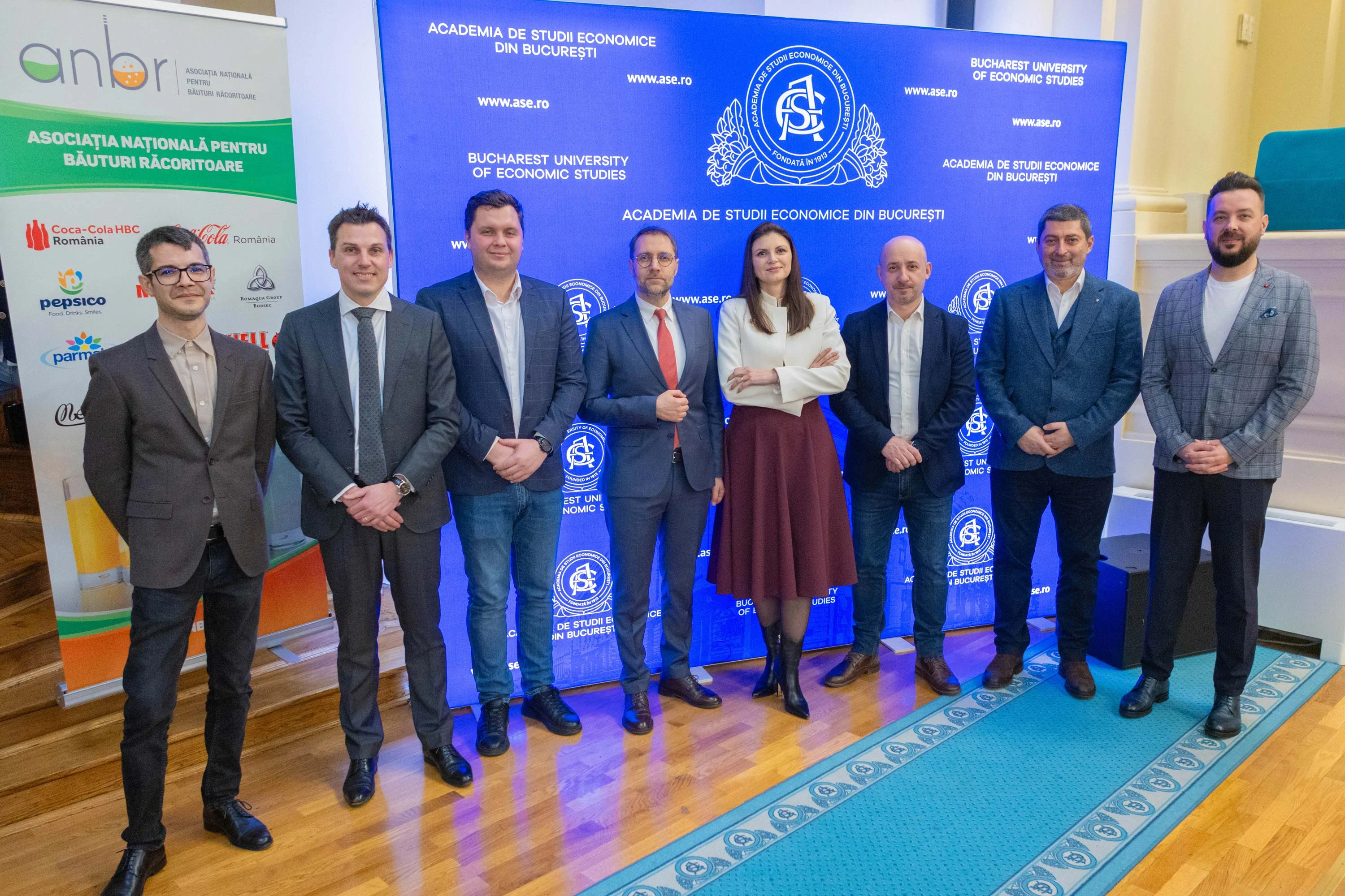 Băuturile răcoritoare s-au scumpit în ritm alert. Românii cu venituri mici, tot mai afectați