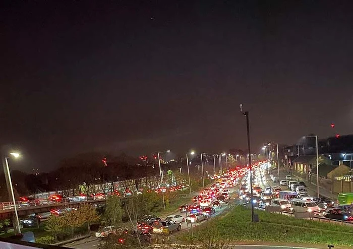 Haos total! Mii de şoferi au încercat să plece în acelaşi timp la familiile de la ţară