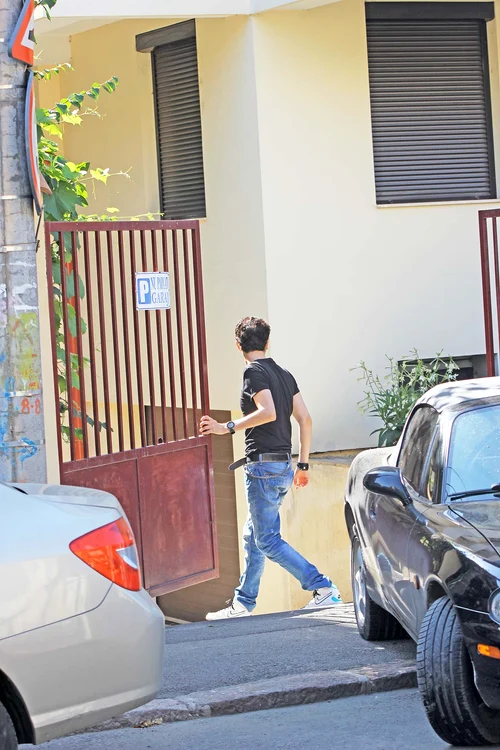 Artistul nu va sta prea mult nici în casa părinţilor, fiind în căutare de o locuinţă a lui