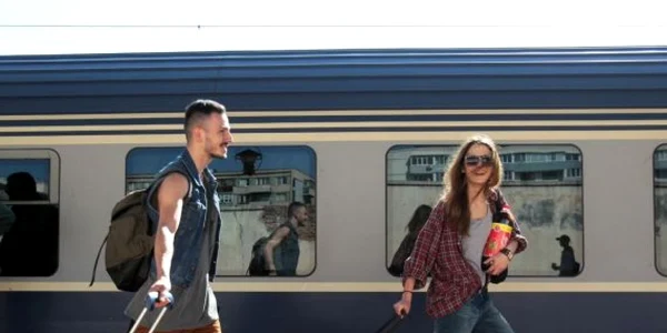 CFR a suplimentat 5 trenuri pentru minivacaţa de Rusalii