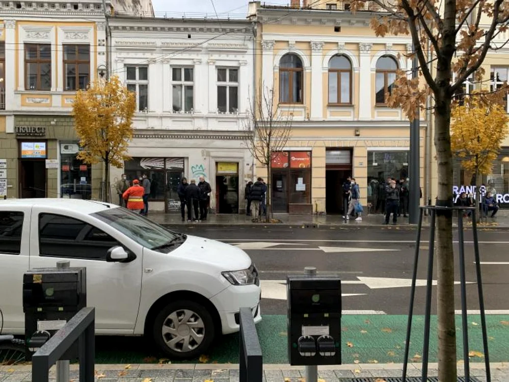 Tragicul incident a avut loc la etajul unui imobil din centrul oraşului. FOTO: Ştiri de Cluj