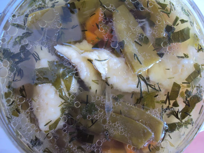 Ciorbă de mazăre cu găluşte