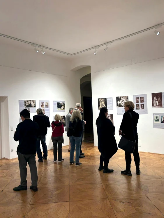 Vernisajul expozitiei Regina Maria – Ambasador irezistibil al istoriei și artei populare românești la Viena (9) jpeg