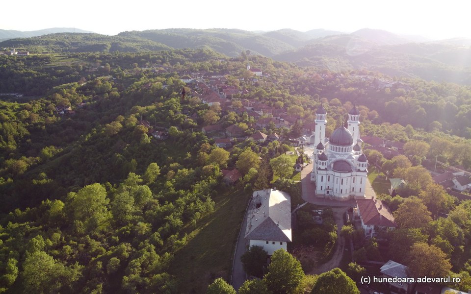 Cinci secrete uimitoare din Munții Poiana Ruscă. Ținutul arhaic al pădurenilor, de văzut în România VIDEO