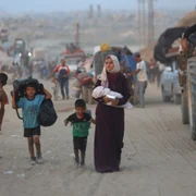 Palestinieni părăsesc Gaza FOTO Profimedia 