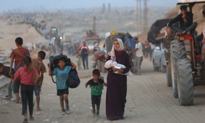 Palestinieni părăsesc Gaza FOTO Profimedia 