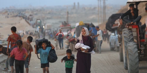 Palestinieni părăsesc Gaza FOTO Profimedia 