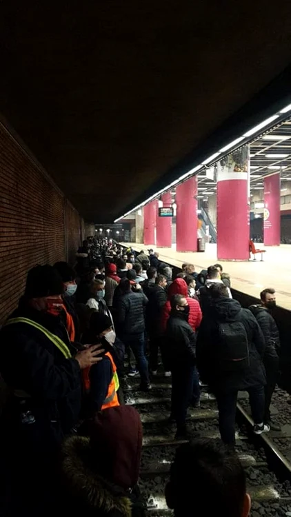 În dimineaţa zilei de 26 martie, reprezentanţi ai sindicatului USLM au organizat un protest spontan în staţia Piaţa Unirii