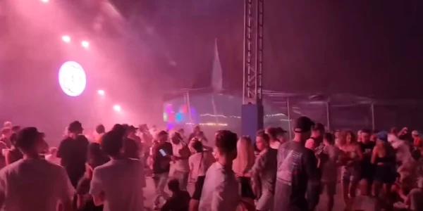 Momente de coșmar la un festival din Slovacia un cort s a prăbușit peste petrecăreți Foto Captură video YouTube jpg