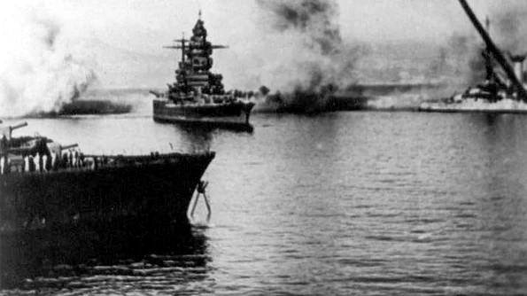 Calendar 3 iulie: 1940 Atacul de la Mers el Kébir Flota franceză ancorată lângă coasta Algeriei a fost atacată de britanici jpeg